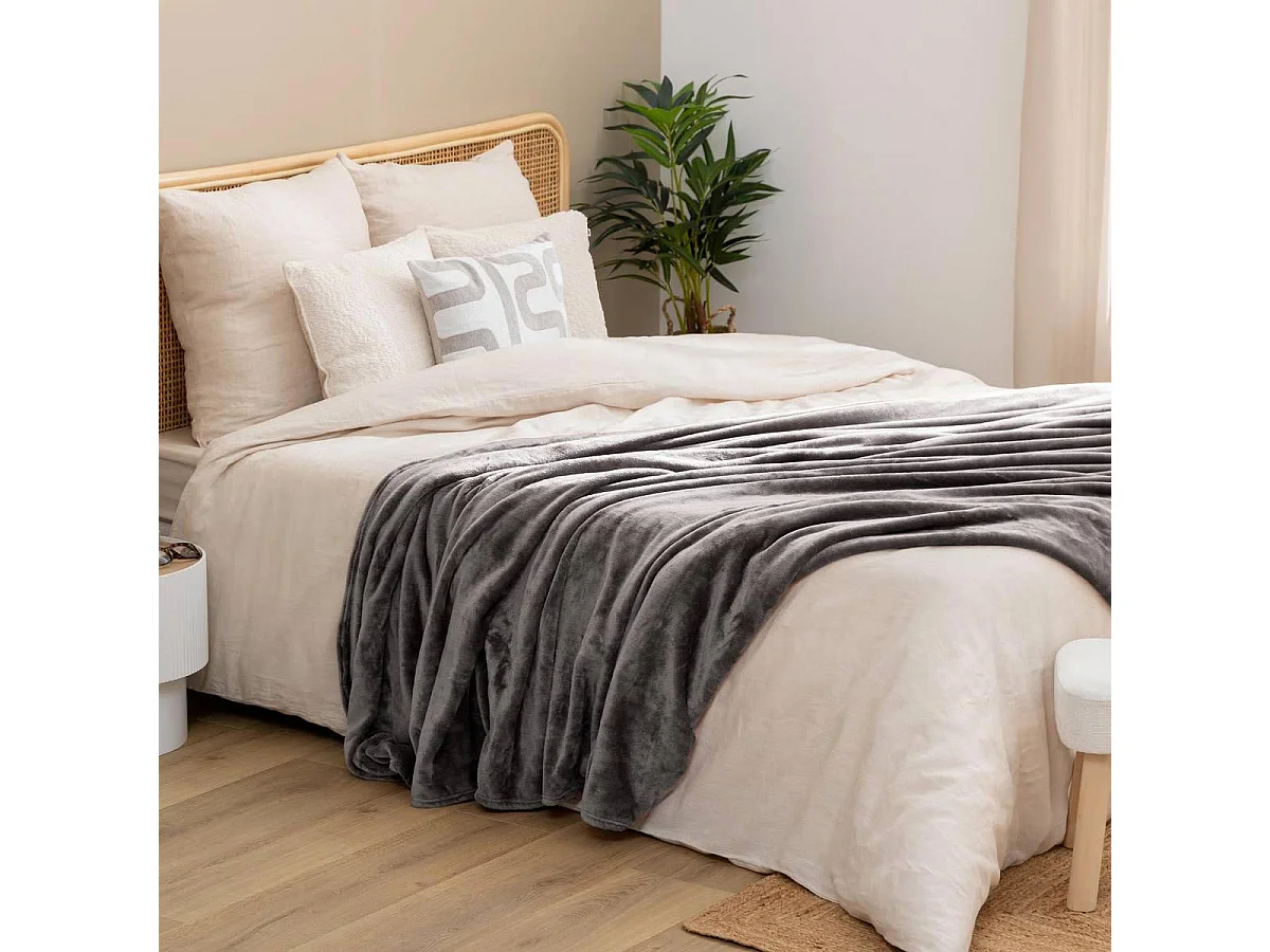 Plaid en Flanelle Uni "Ollis" 240x260cm Gris Foncé