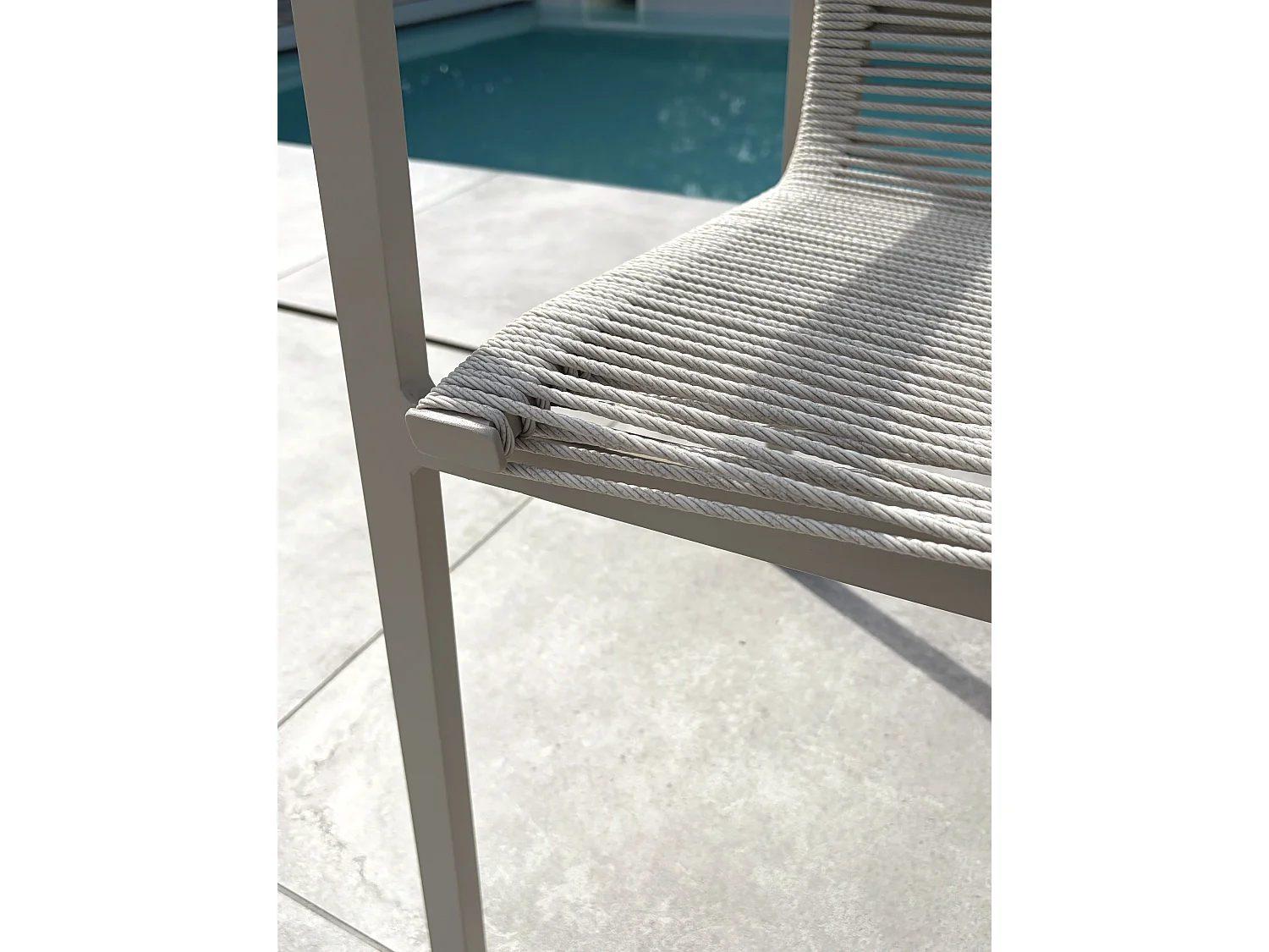 Set aus 2 Gartenstühlen aus Aluminium und geflochtenem Seil