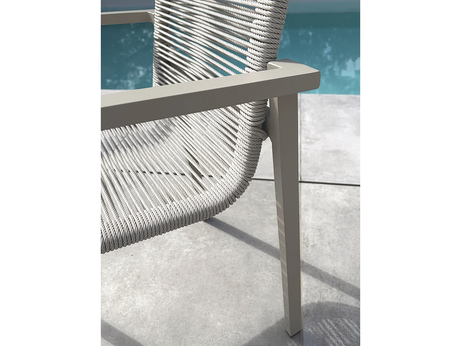 Set aus 2 Gartenstühlen aus Aluminium und geflochtenem Seil