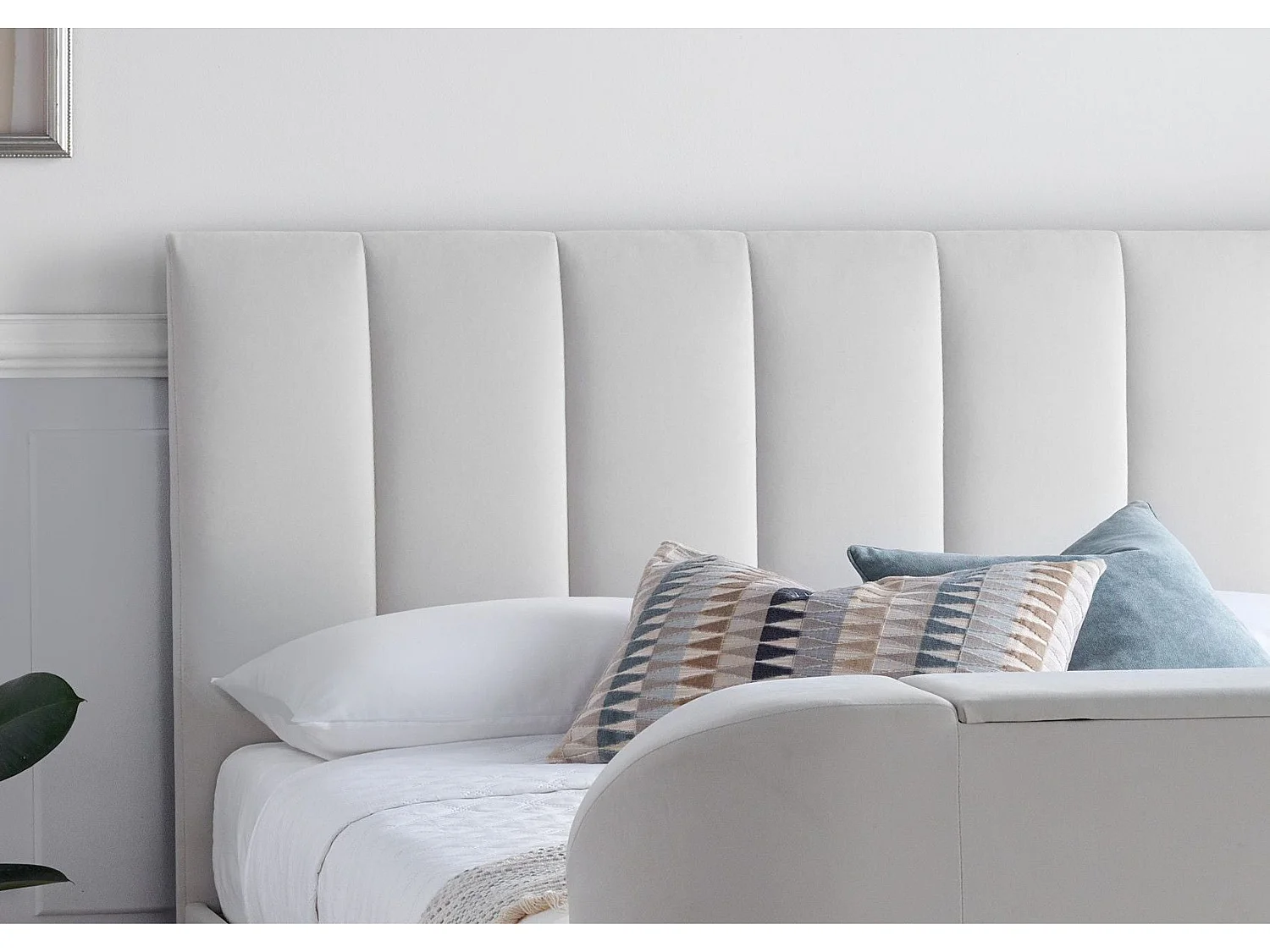 Upholstered Bedframe - 135 x 190 cm Bedframe Integrated TV Feature in Cream