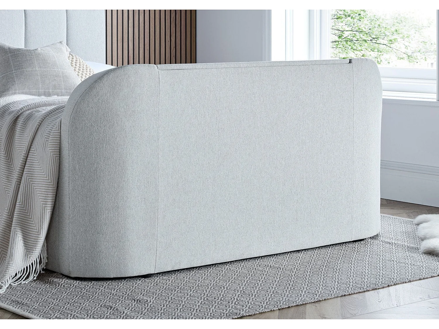 Upholstered Storage bed - 135 x 190 cm Ottoman Bed Integrated TV Feature With Ottoman Storage in Cream