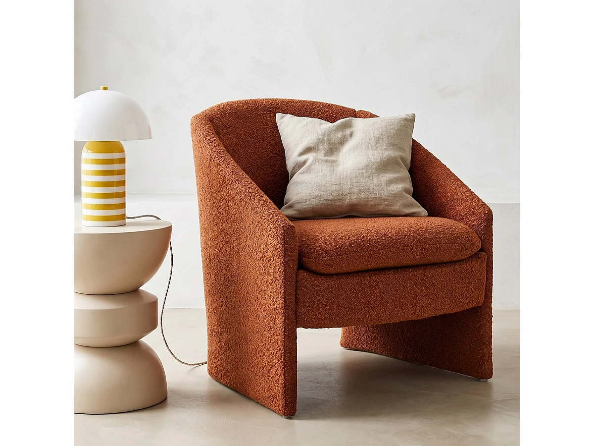 fauteuil arrondi en tissu bouclé rouille - Ami