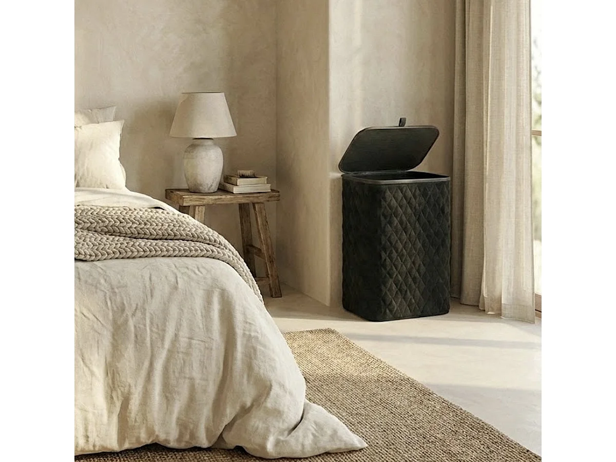 MAZAZU Panier à linge avec Couvercle & Sac Amovible - XXL 132 Litres - Diamond Stitch - Cadre en Bambou - Noir - 57x37x63 cm