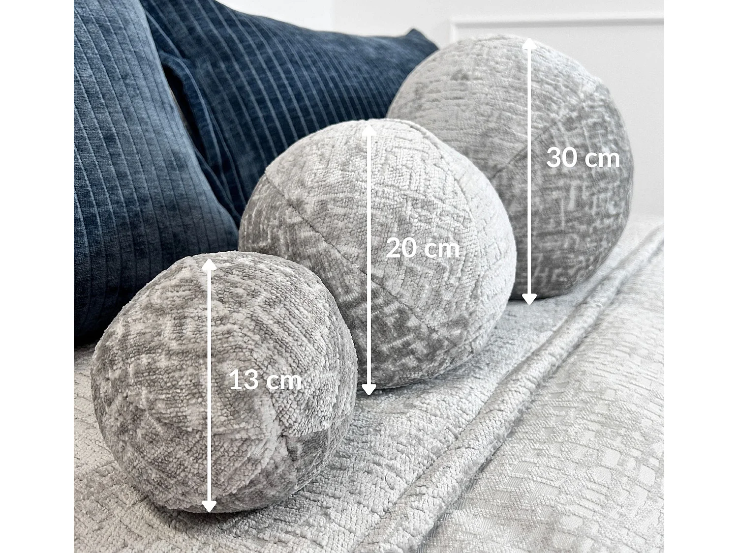 Lot de 3 coussins rond en tissu chenille gris - diametre: 13, 20, 30 cm - Happy Pill