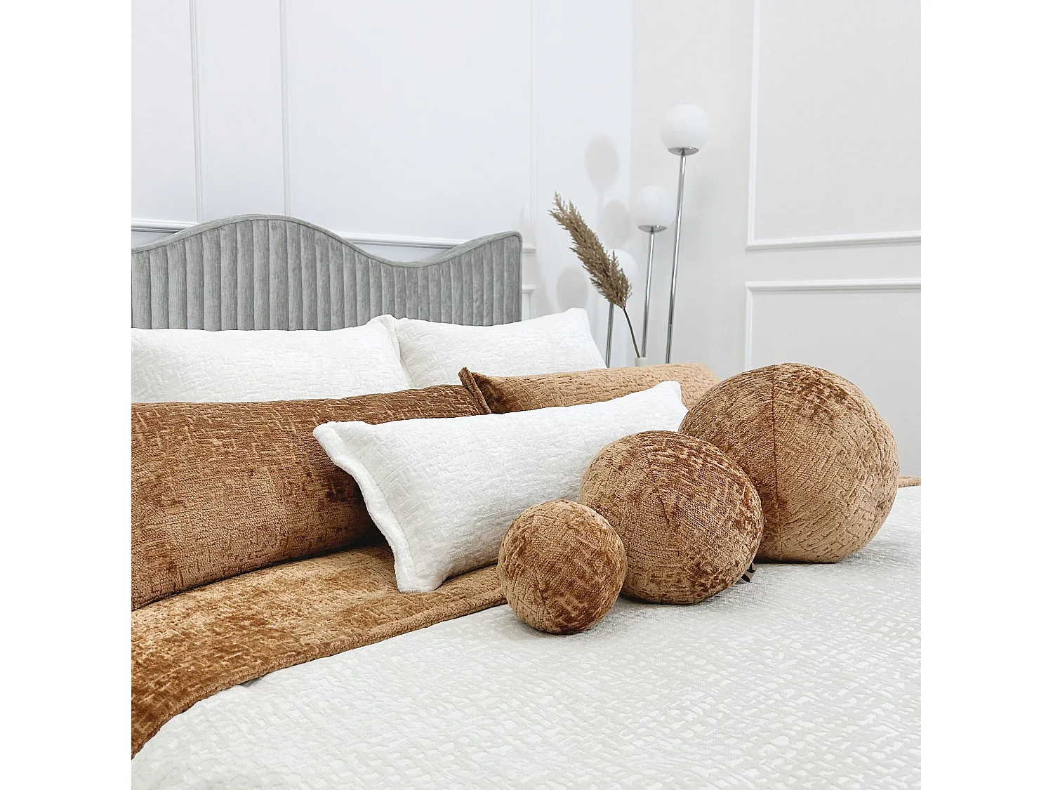 Lot de 3 coussins rond en tissu chenille cuivre - diametre: 13, 20, 30 cm - Happy Pill