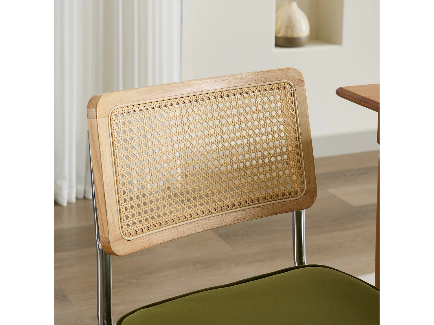 Lot de 2 chaises velours vert olive, dossier rotin naturel, pieds acier chromé, design vintage