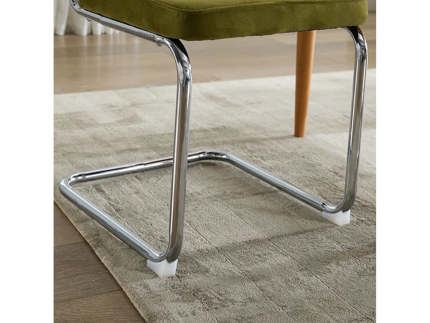 Lot de 2 chaises velours vert olive, dossier rotin naturel, pieds acier chromé, design vintage