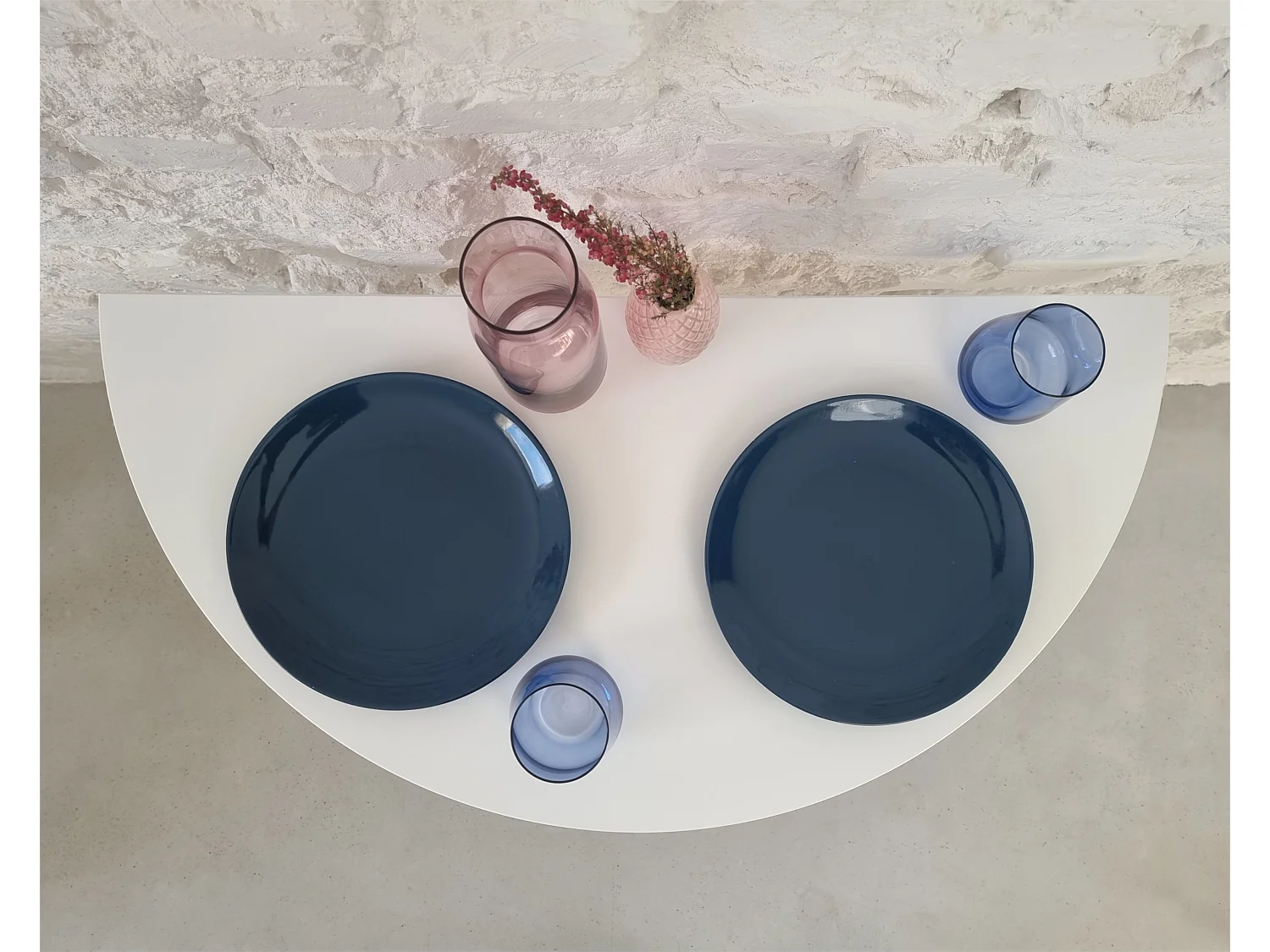 Table à manger demi-ronde extensible Jubi 90 cm, 2 personnes - Vert Sauge | Pieds en frêne massif teinté chêne
