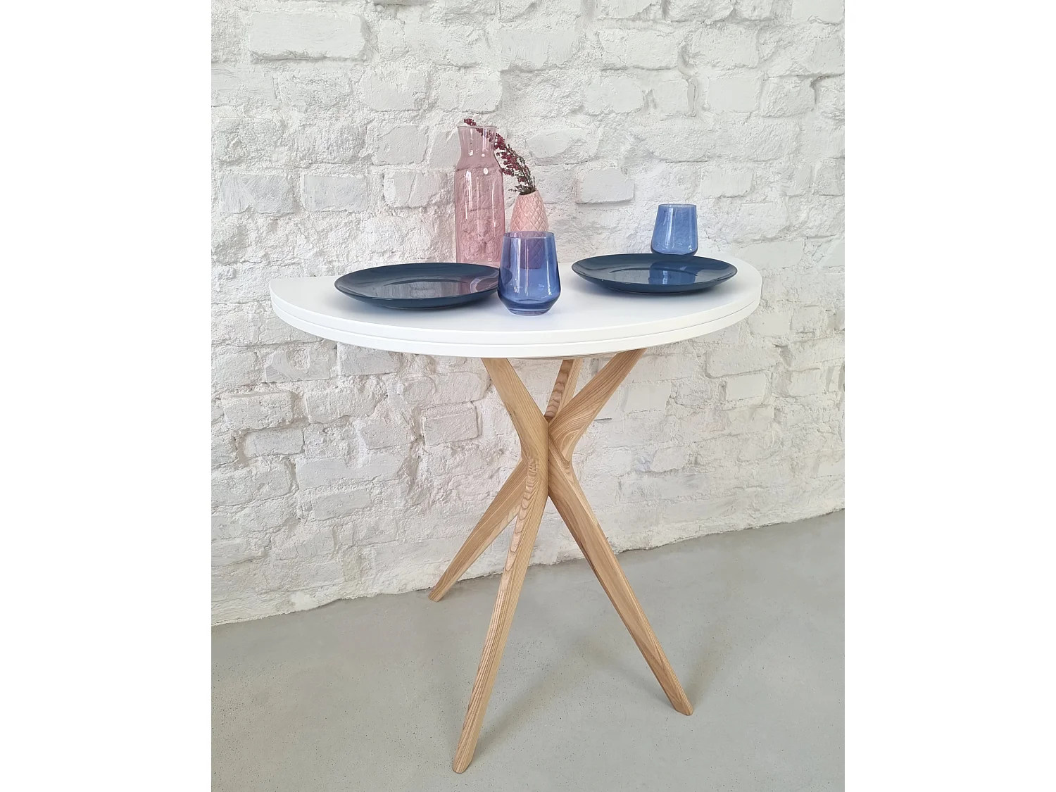Table à manger demi-ronde extensible Jubi 100 cm, 2 personnes - Blanc Craie | Pieds en frêne massif teinté chêne