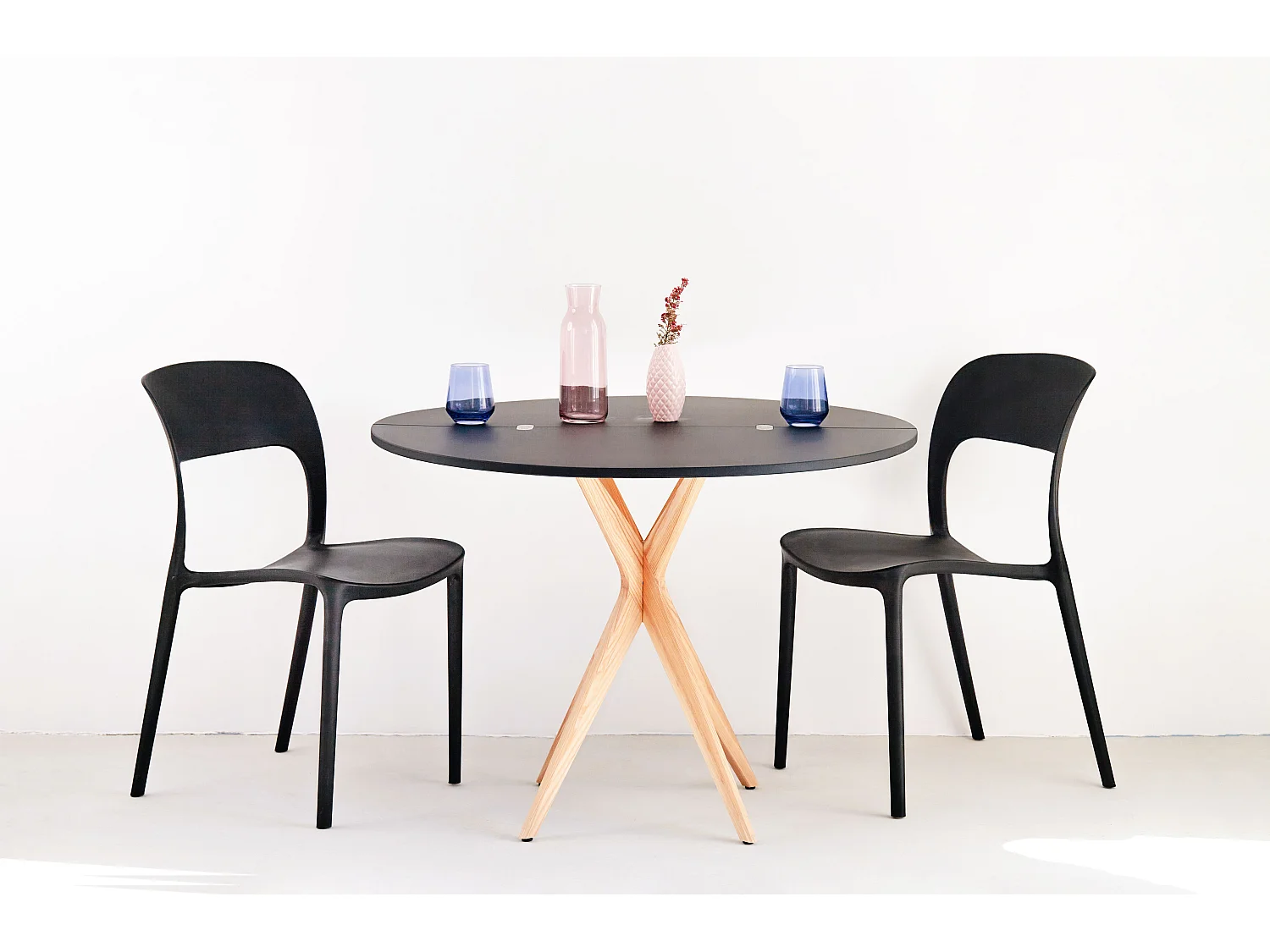 Table à manger demi-ronde extensible Jubi 90 cm, 2 personnes - Blanc | Pieds en frêne massif teinté chêne