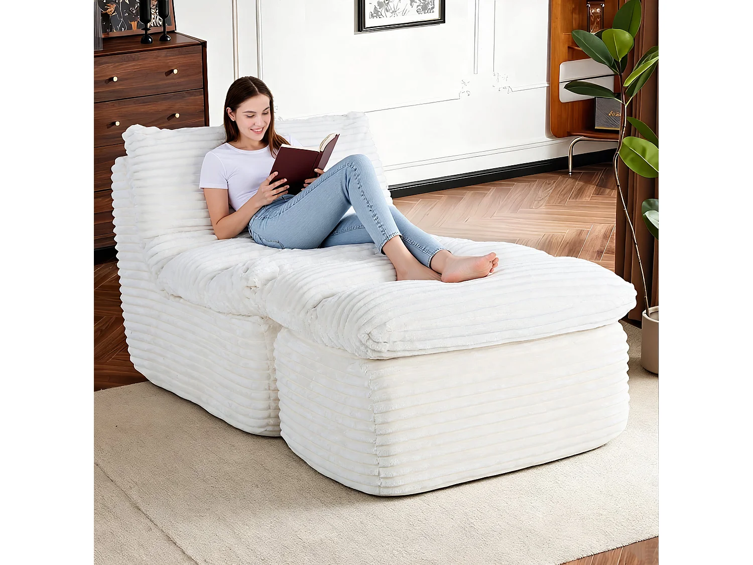 Beige relaxfauteuil, frameloos en zonder montage, ergonomisch met voetensteun, traagschuim met hoge dichtheid
