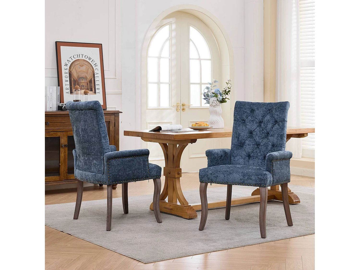 Eetkamerstoel van chenille met armleuningen en houten poten - Blauw