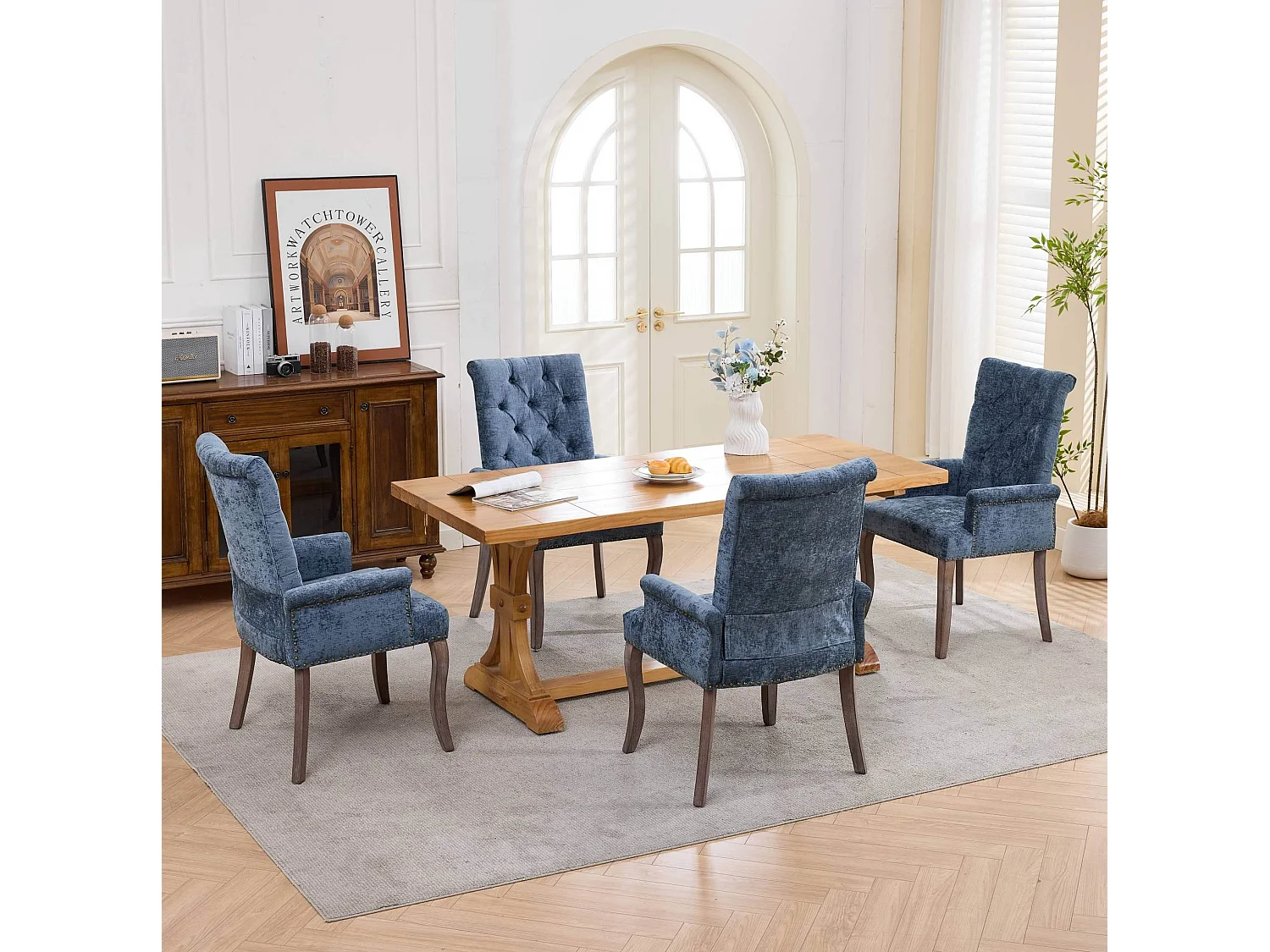 Eetkamerstoel van chenille met armleuningen en houten poten - Blauw
