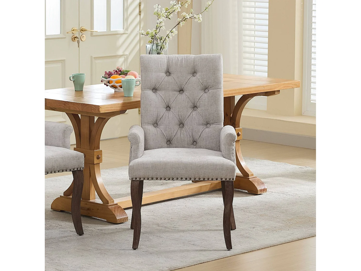 Eetkamerstoel van chenille met armleuningen en houten poten - Beige