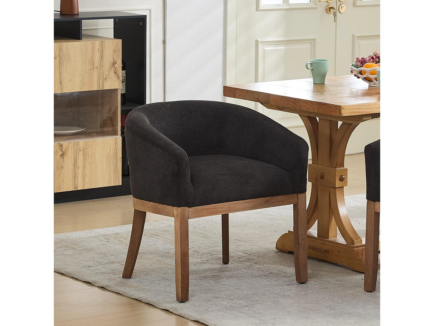 Sedia in ciniglia grigio antracite con braccioli e gambe in legno