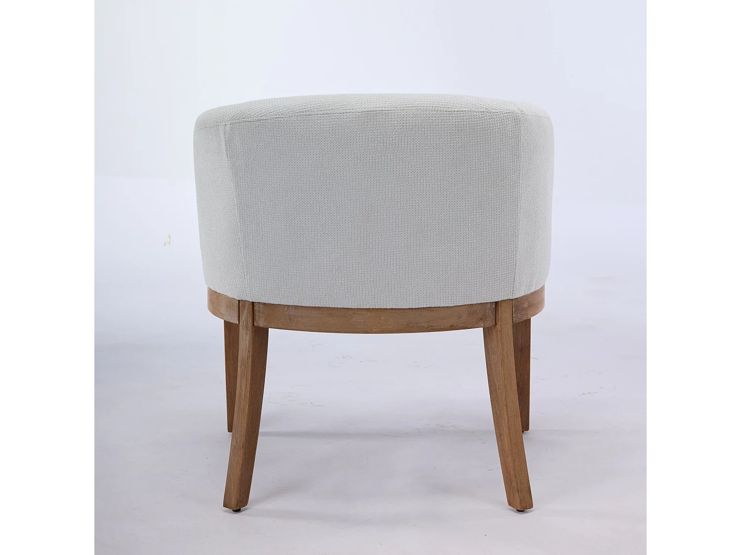Sedia in ciniglia beige con braccioli e gambe in legno