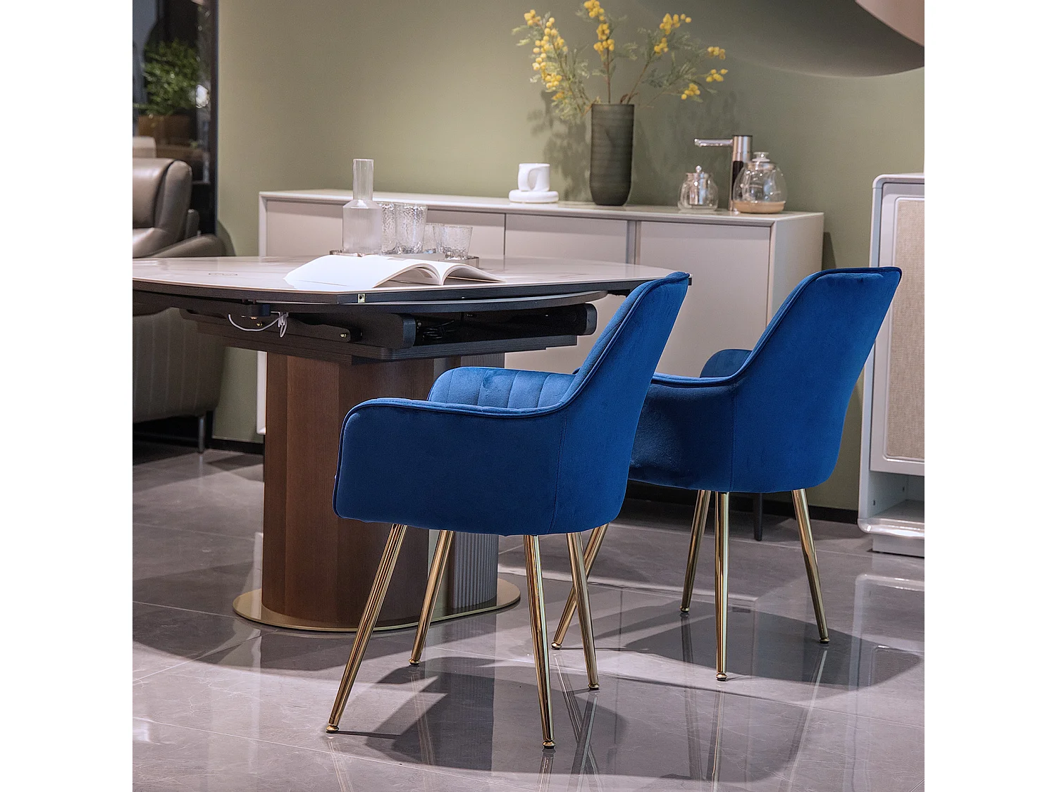 Lot de 2 chaises en tissu bleu avec pieds en métal doré