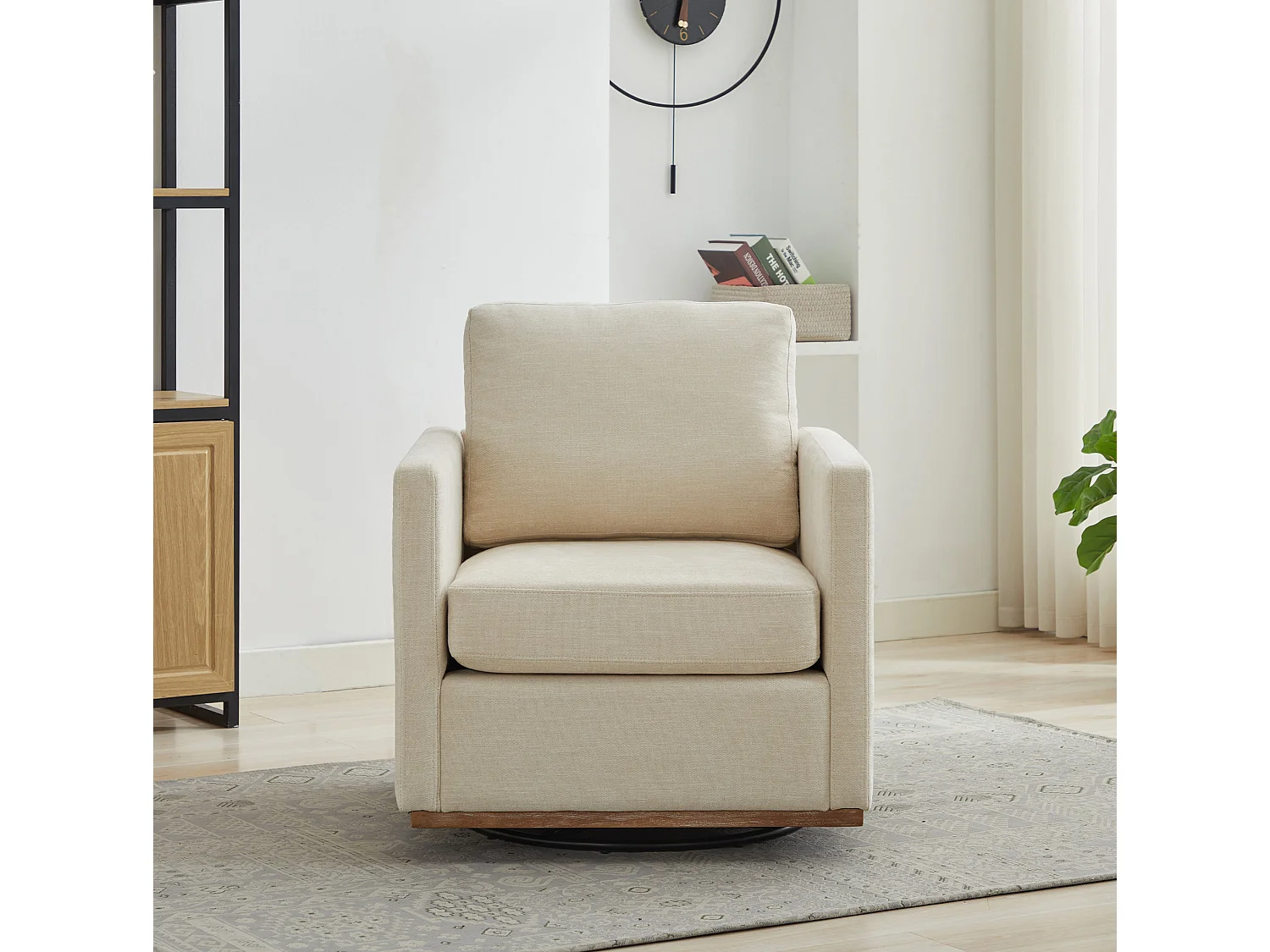 Poltrona girevole in ciniglia beige con braccioli
