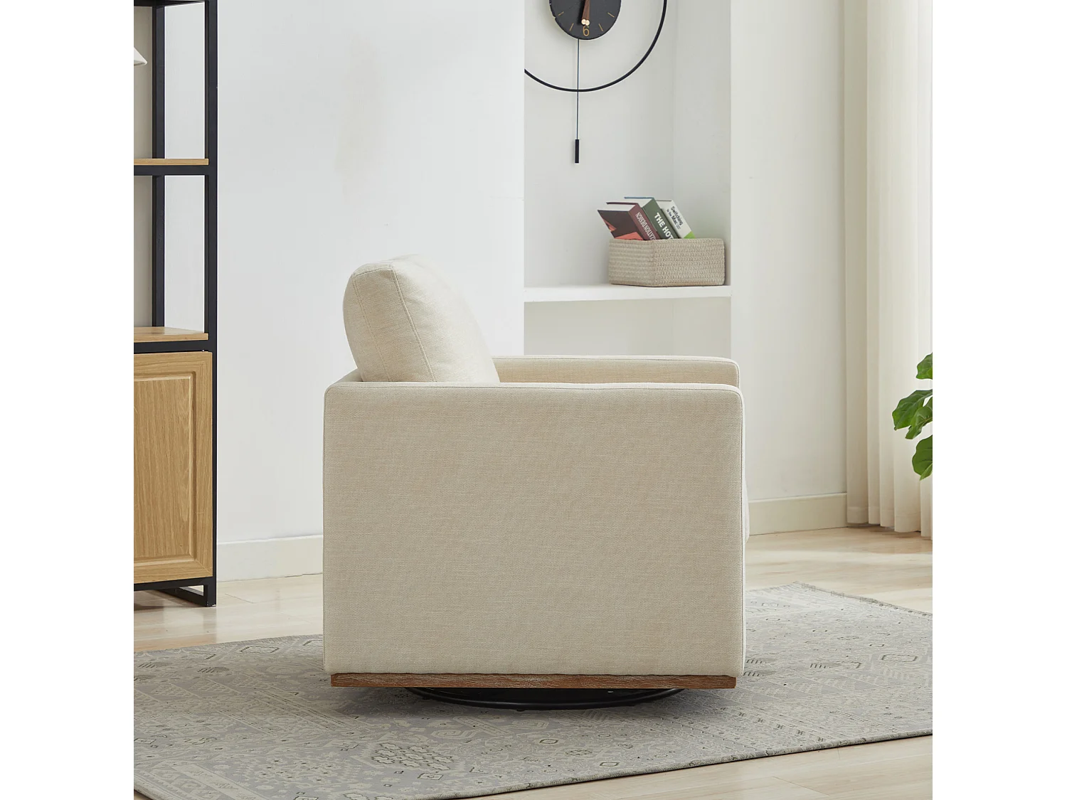 Poltrona girevole in ciniglia beige con braccioli