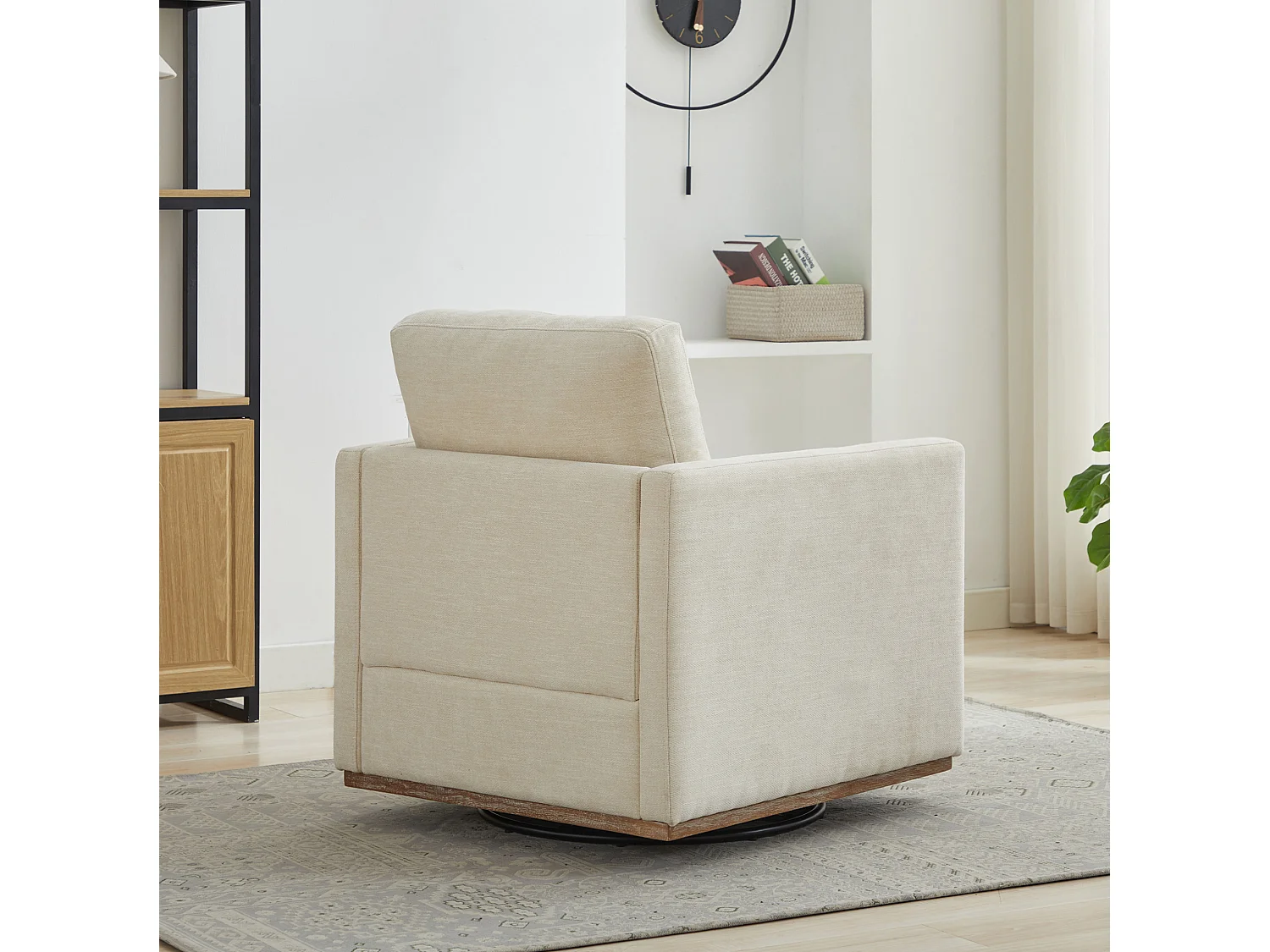 Poltrona girevole in ciniglia beige con braccioli