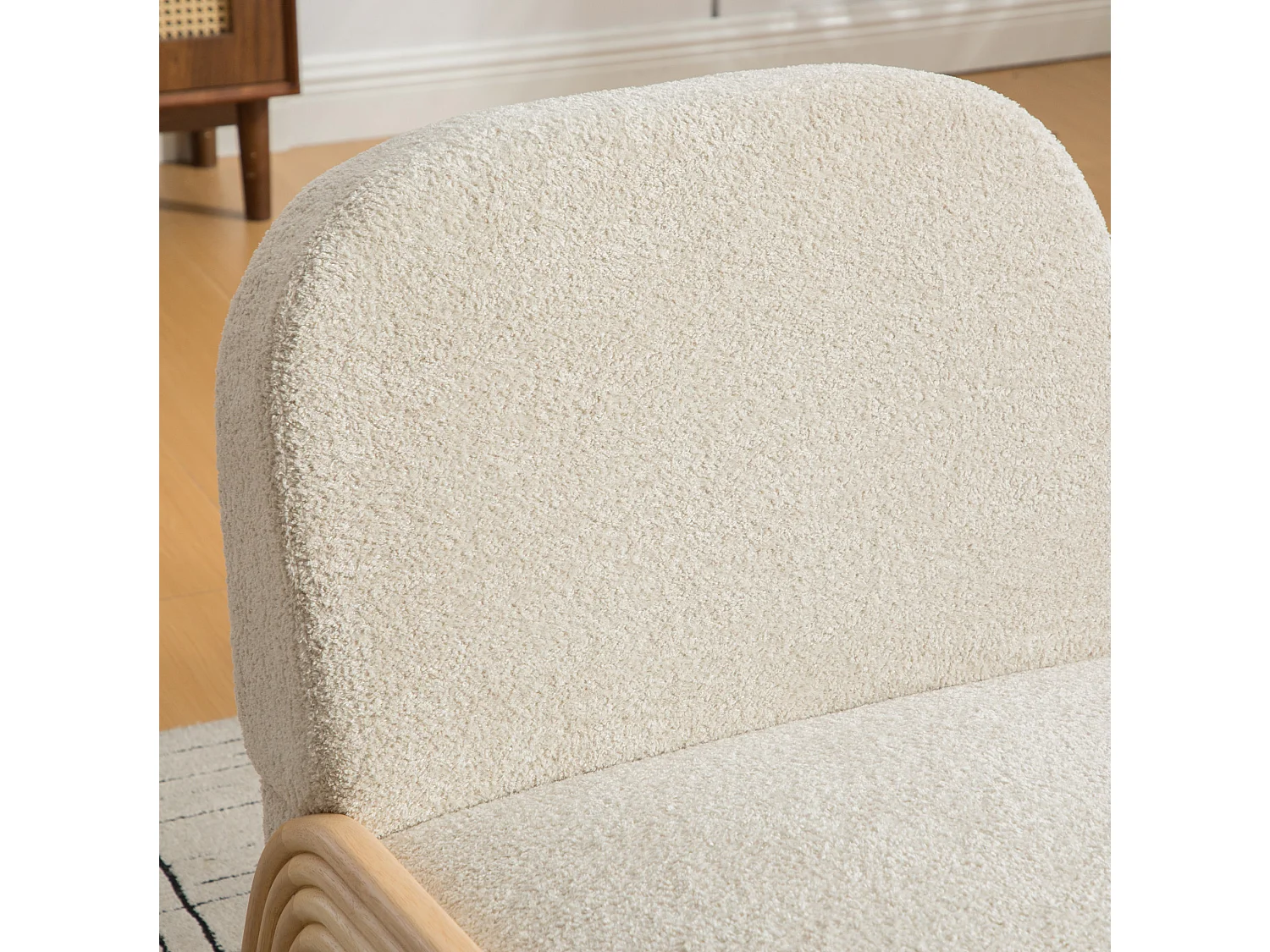 Fauteuil en tissu chenille avec structure en bois - Beige