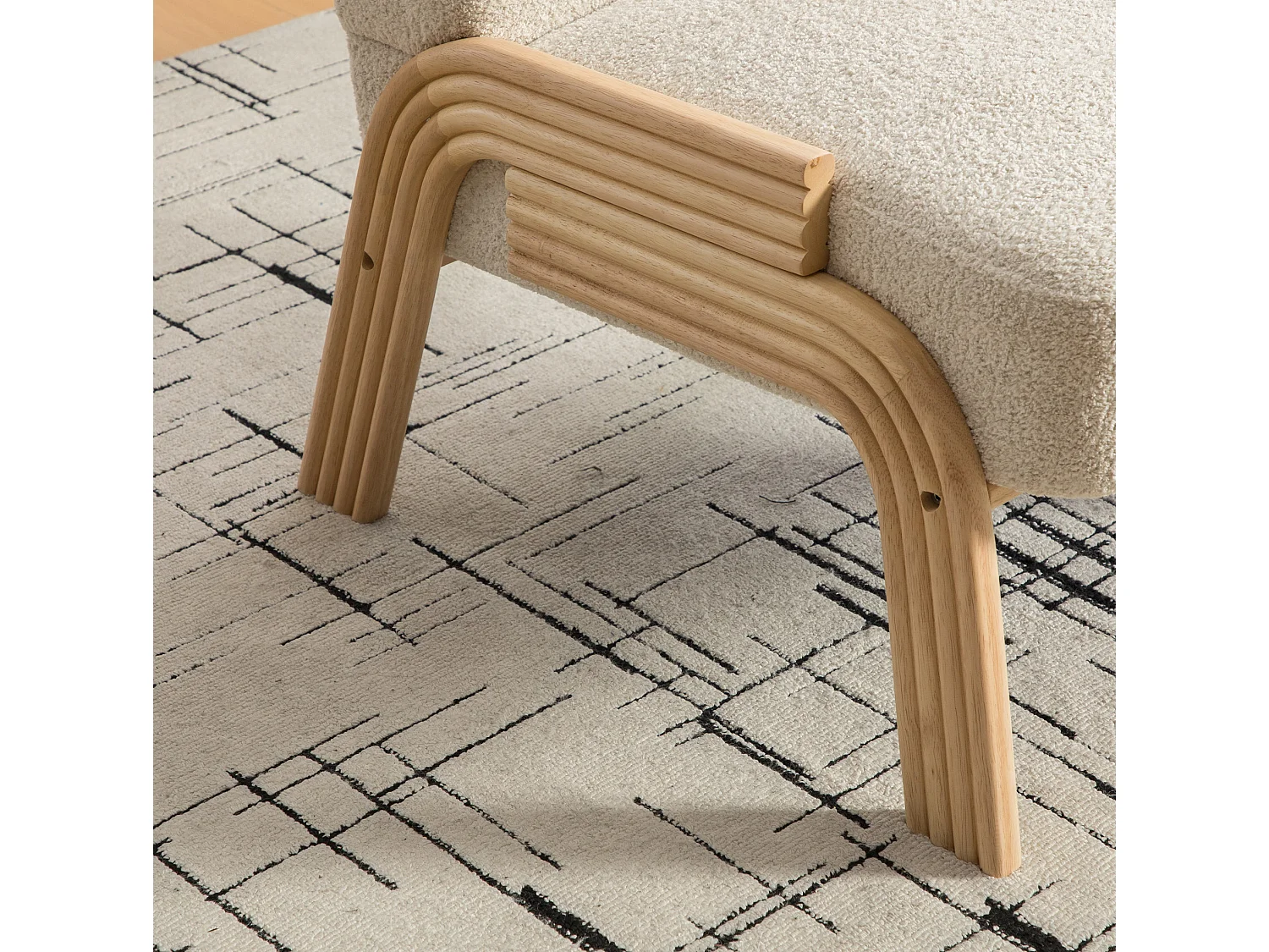 Fauteuil en tissu chenille avec structure en bois - Beige