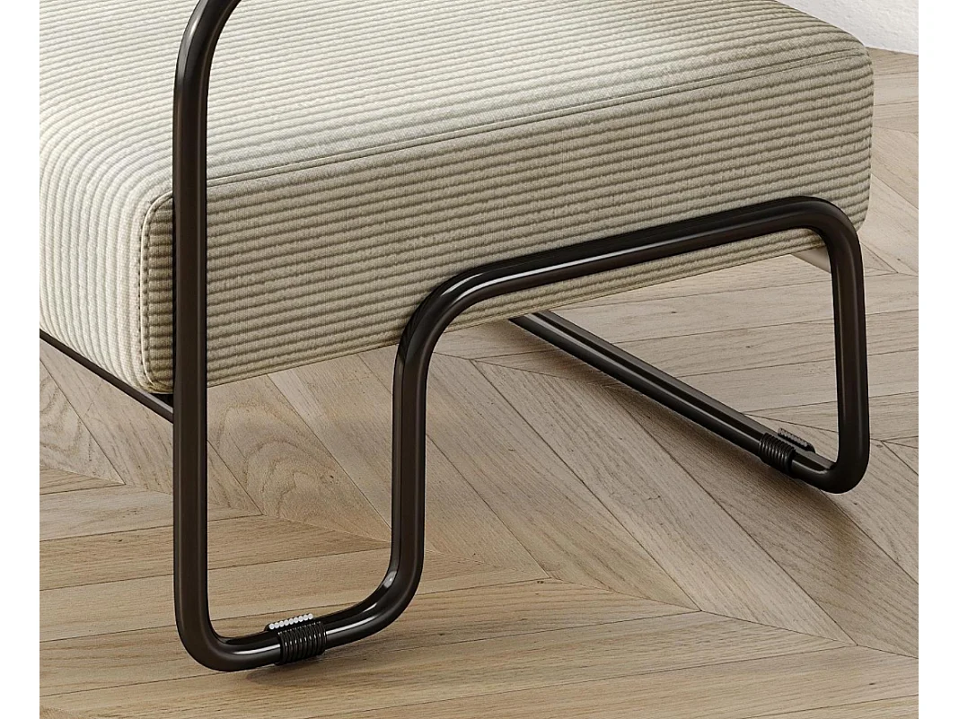 Fauteuil en velours côtelé beige avec structure en métal noir