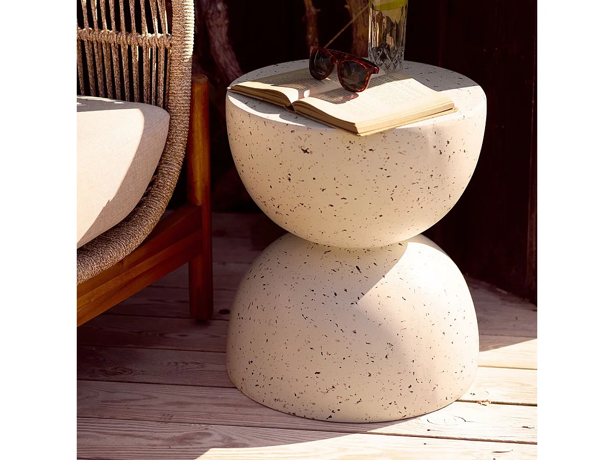 Table d'appoint en fibre d'argile blanche et aspect terrazzo - FIBRALYS