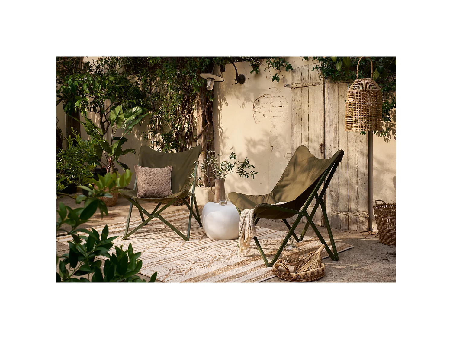 Table d'appoint en fibre d'argile PEBBLE