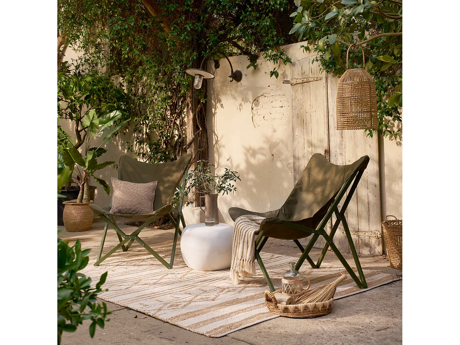 Table d'appoint en fibre d'argile PEBBLE