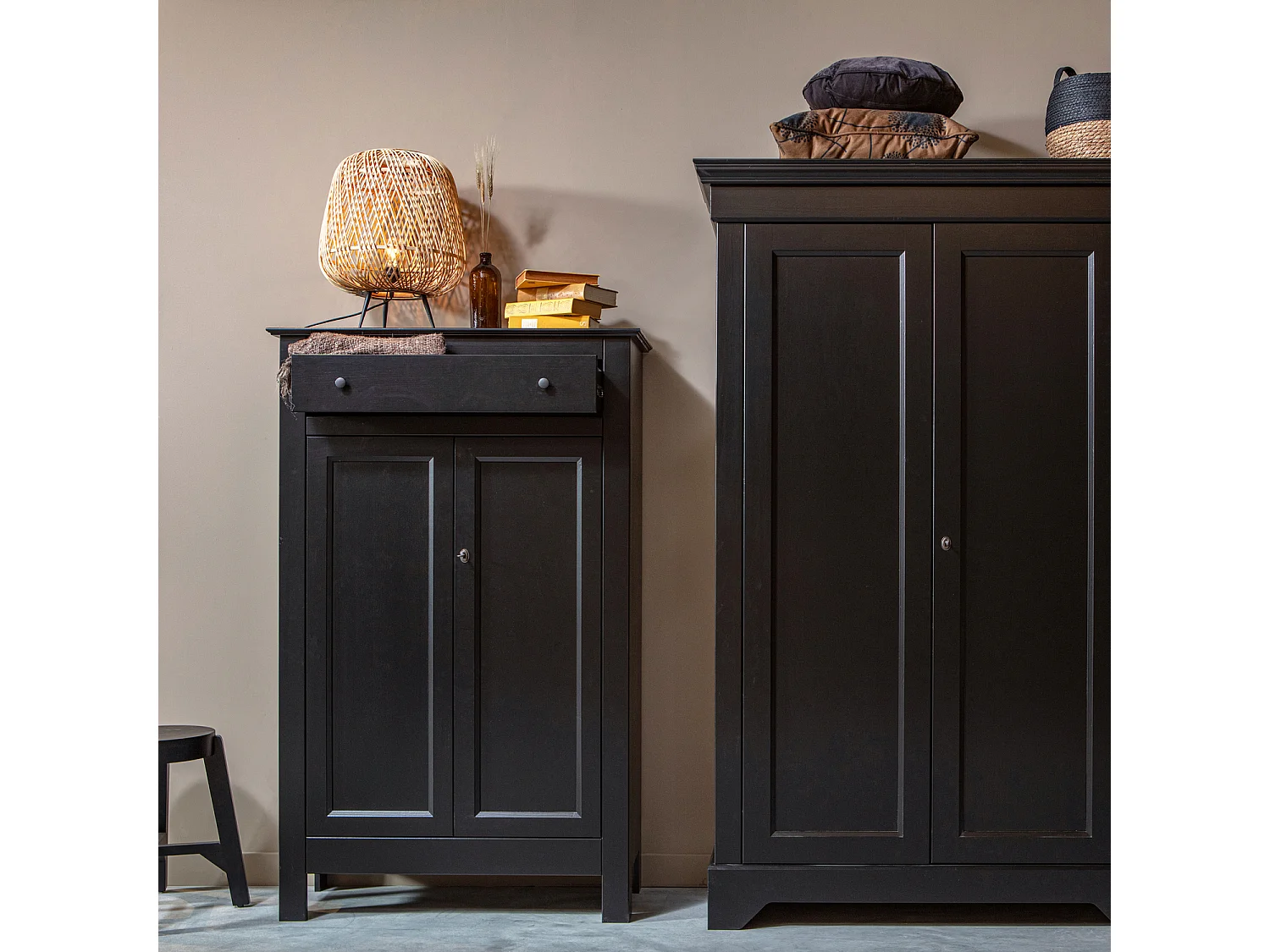 Armoire basse 2 portes en pin ISABEL