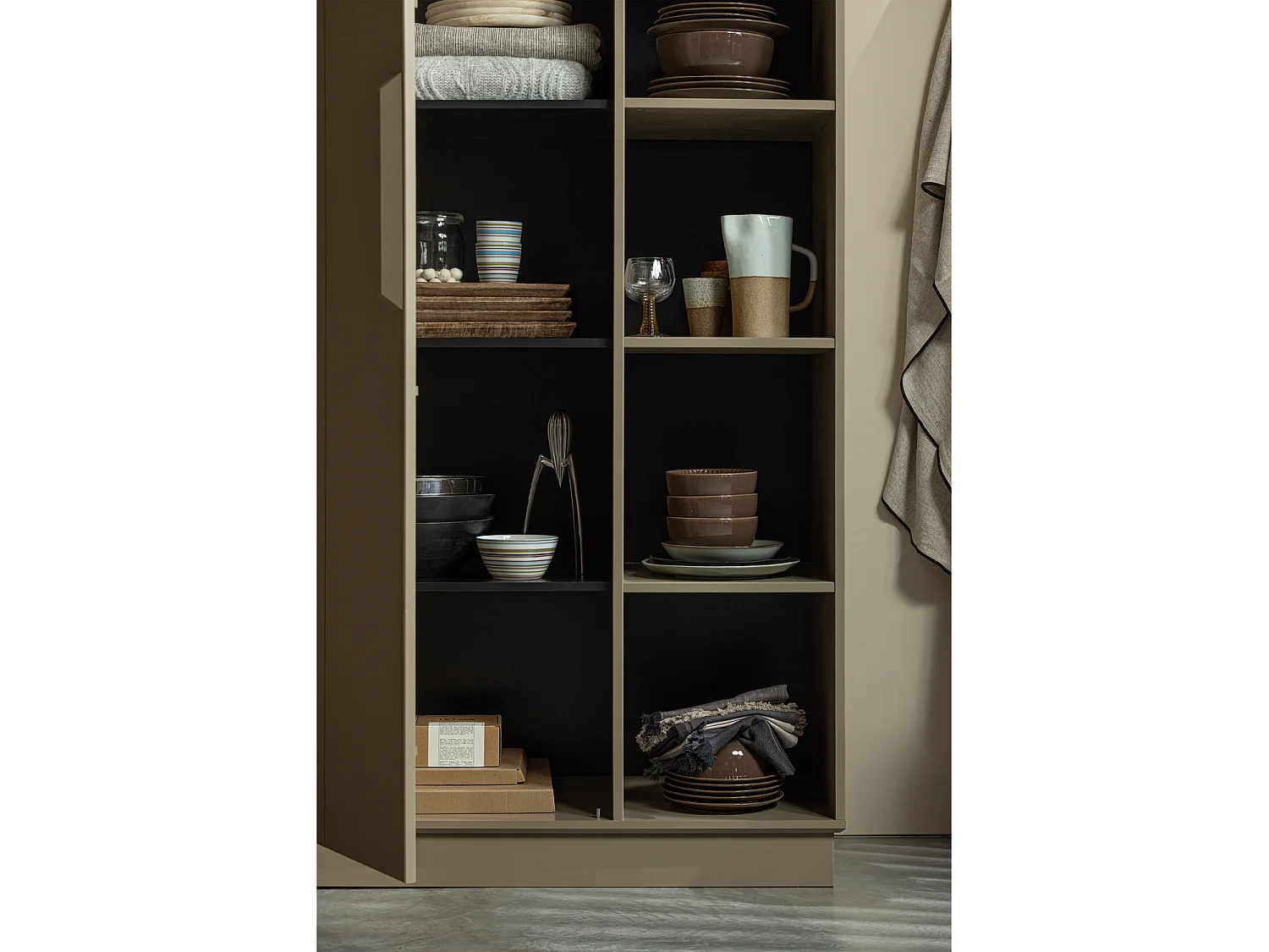 Armoire de rangement en pin LOWEN