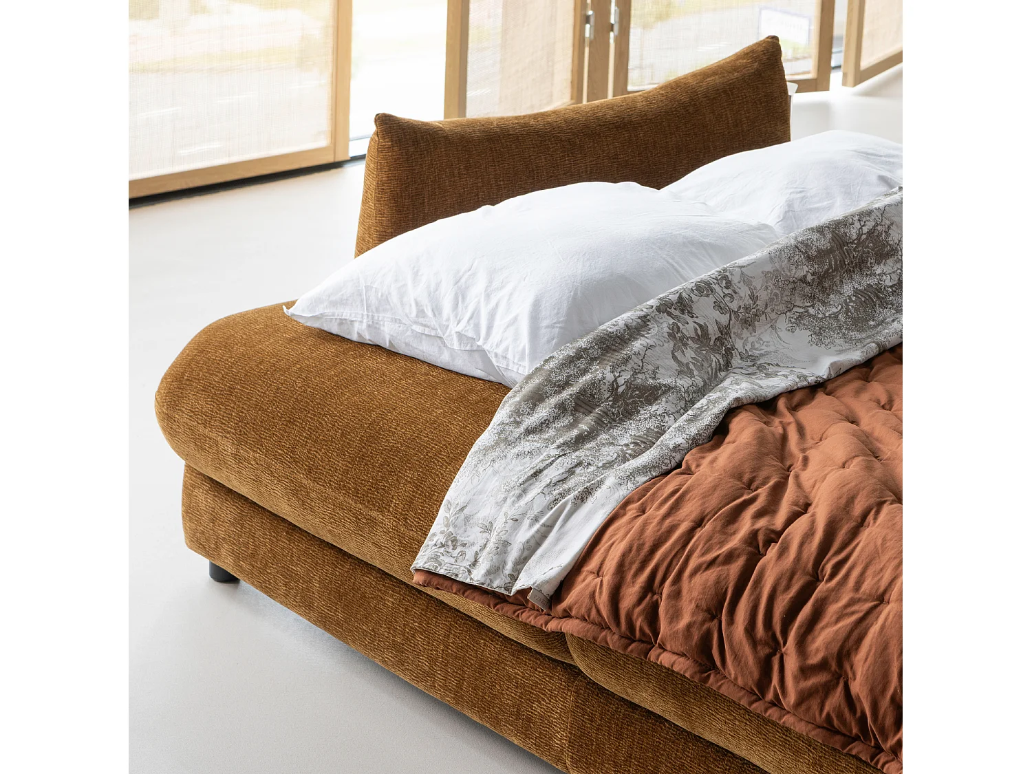 Canapé convertible clic-clac 3 places en tissu chenille JONNE