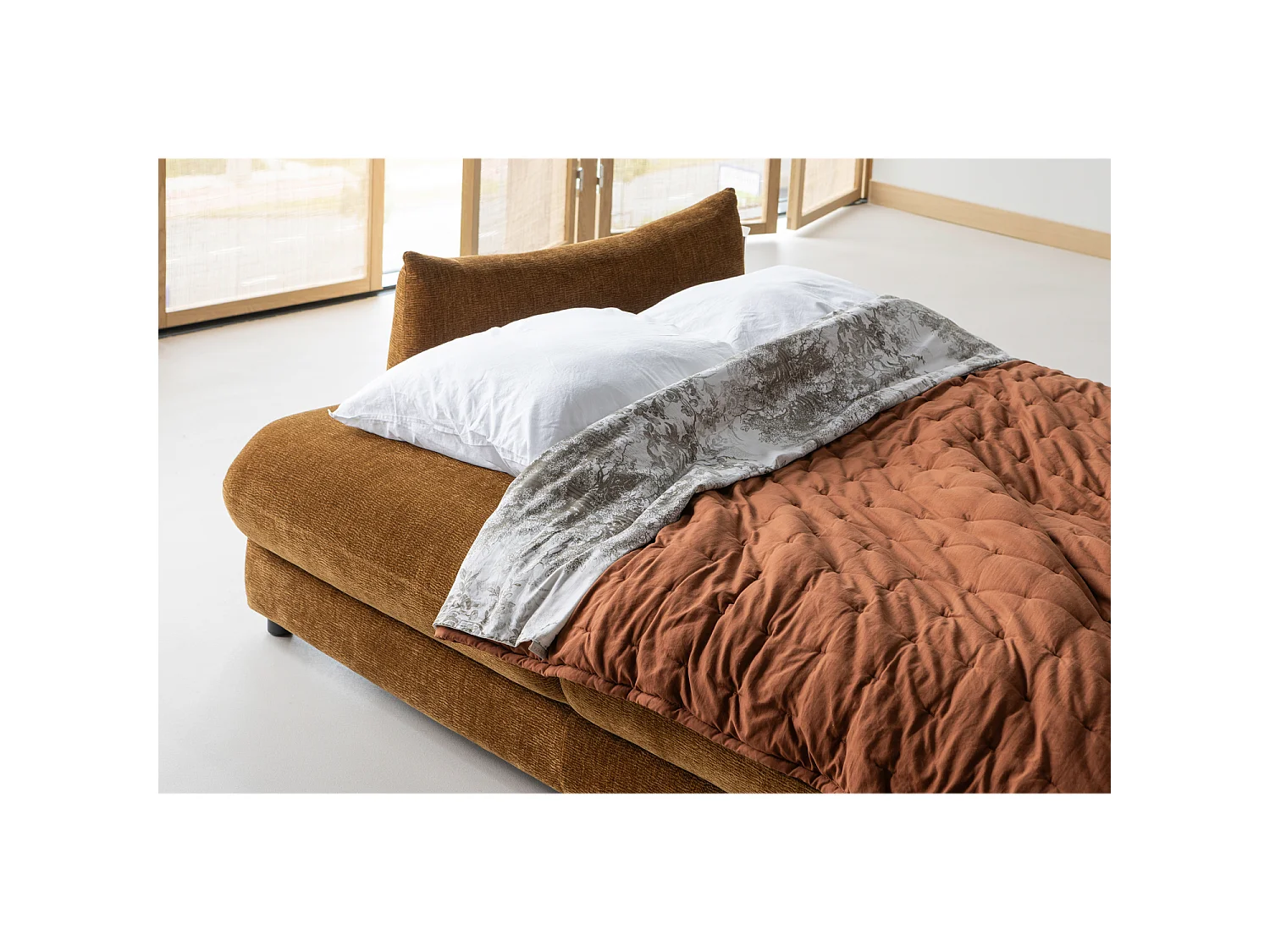 Canapé convertible clic-clac 3 places en tissu chenille JONNE
