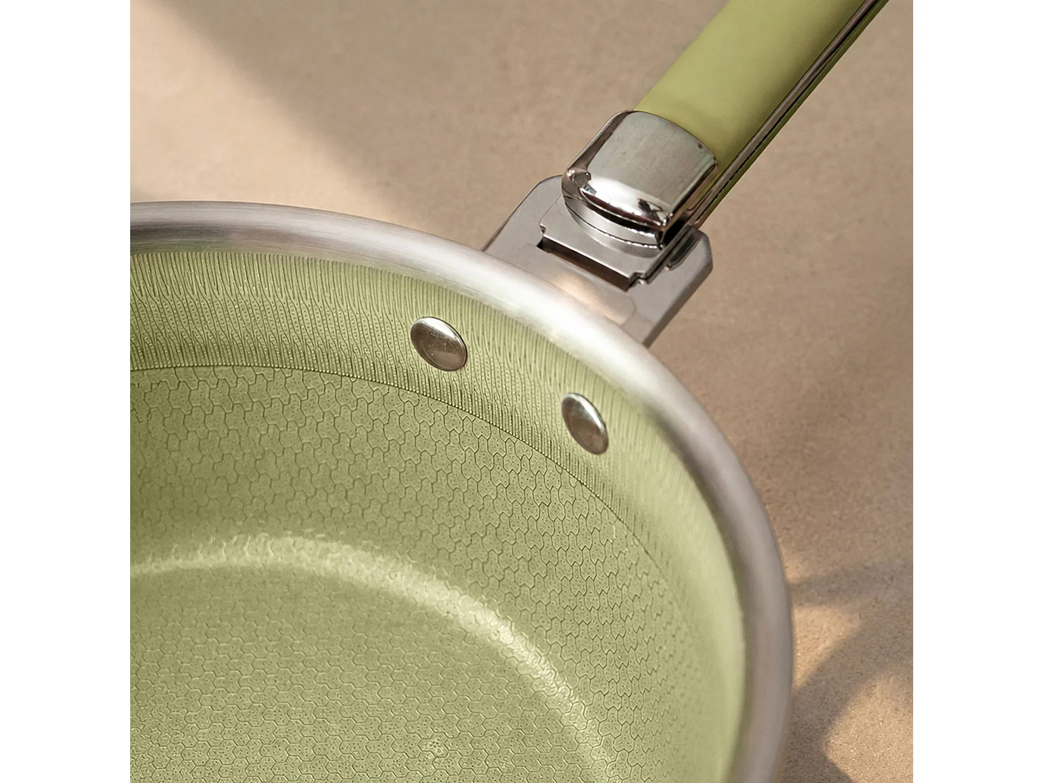 Menastyl - Lot 3 Casseroles Aglae 16/18/20cm En Inox Vert Avec Poignée
