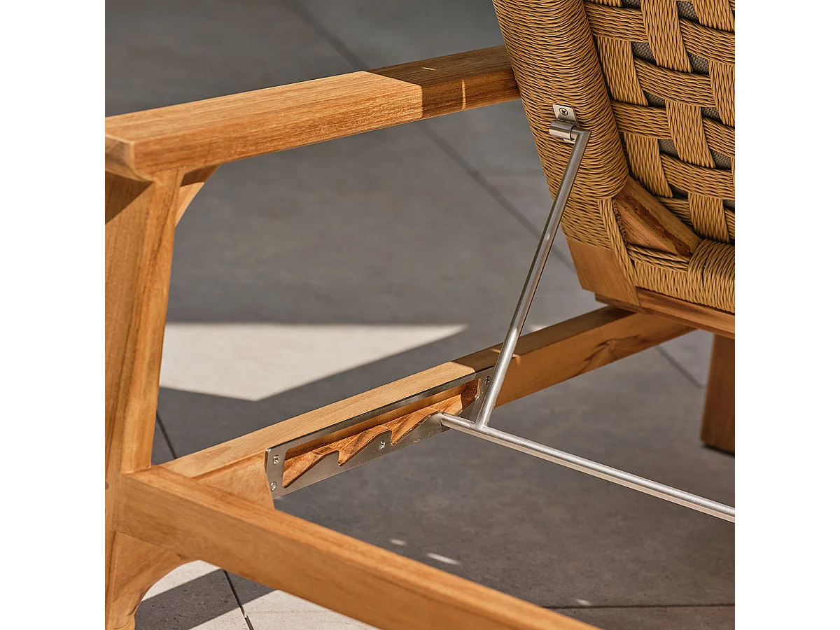 Lettino prendisole in teak con cuscini grigi melange
