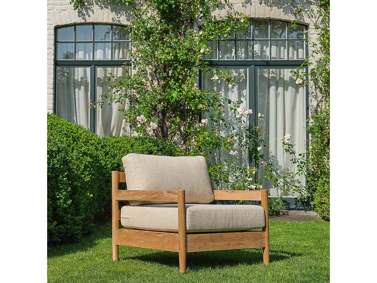 Fauteuil de jardin bas en teck massif avec coussins