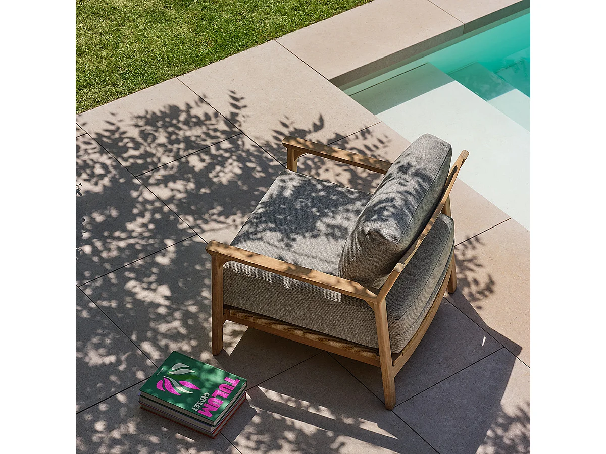 Poltrona da giardino in teak con cuscini grigi melange