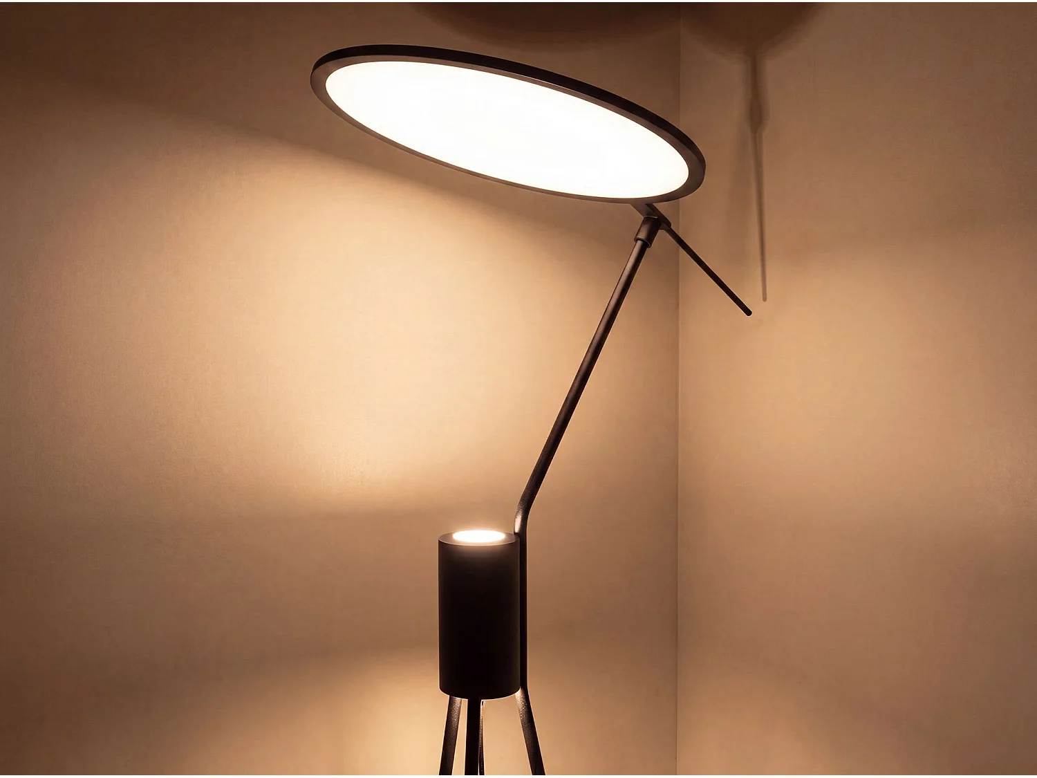 Lampadaire en acier noir 8099 ANGEL CERDA