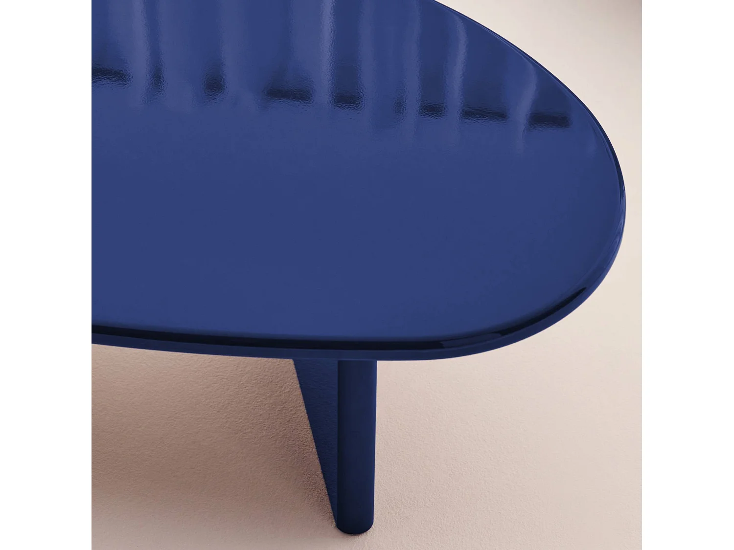 Tavolino basso ovale finitura lucida, blu