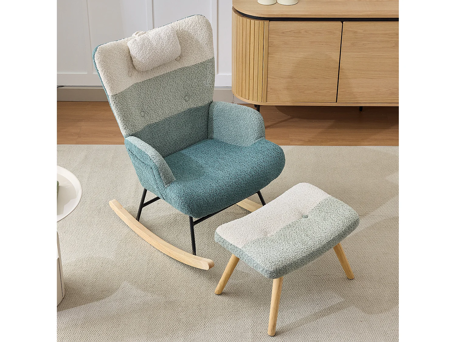 Fauteuil à bascule bouclé, patchwork coloré à rayures, pieds bois, avec repose-pieds, salon