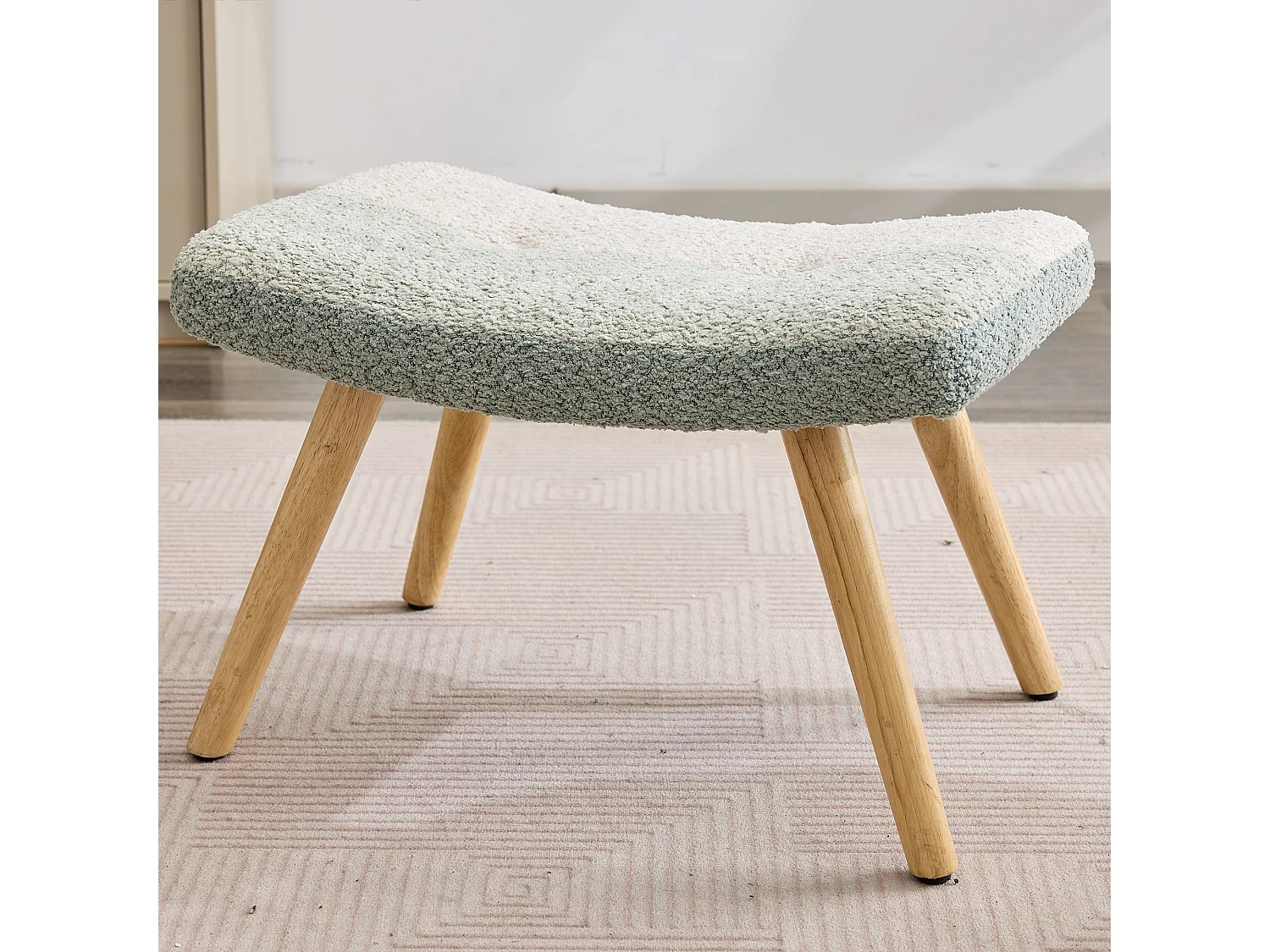 Fauteuil à bascule bouclé, patchwork coloré à rayures, pieds bois, avec repose-pieds, salon