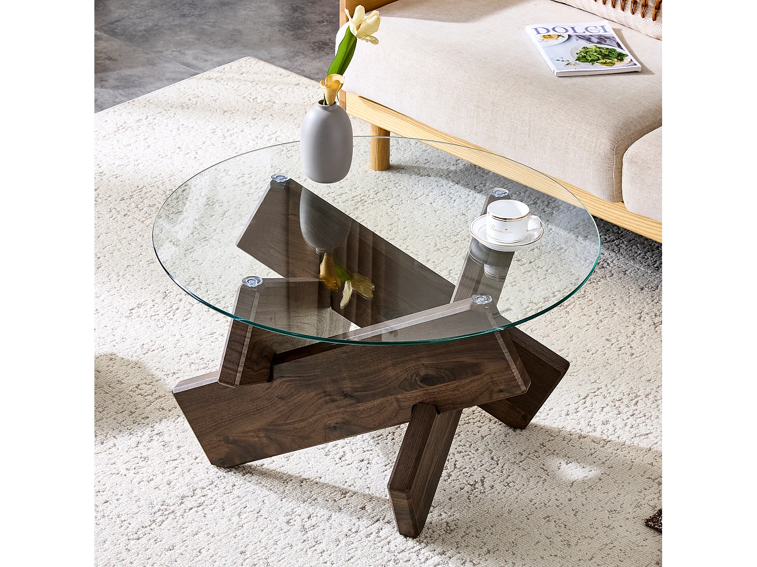 Table basse ronde en verre trempé, structure bois croisée foncée, design géométrique, 79 cm