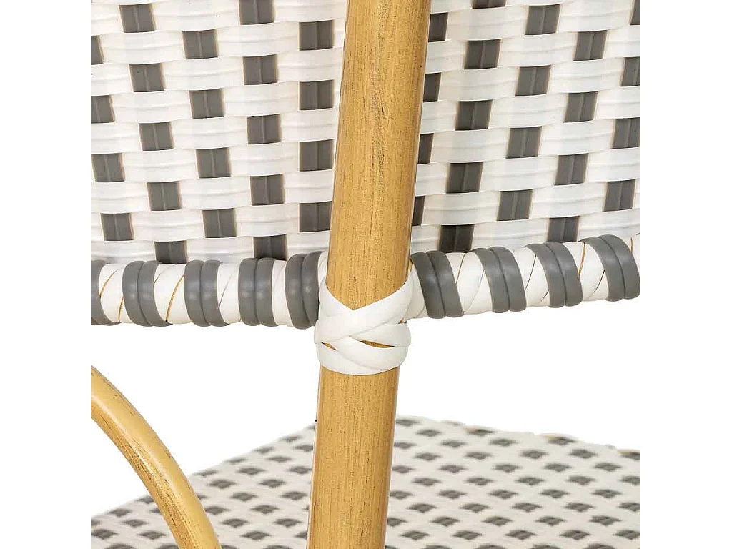 Weißer Rattanstuhl, 50 x 61 x 86 cm (H)