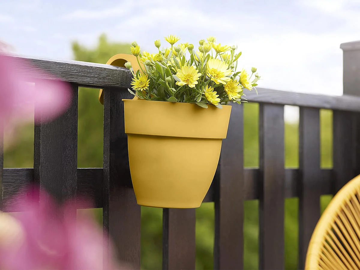Balconnière en plastique Elho Vibia Campana Easy Hanger Small jaune miel - Ø 24 cm