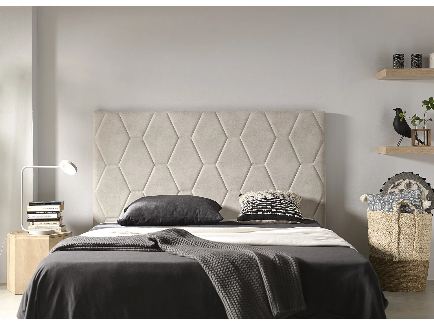 Cabecero Ágata para Cama de 135 de Tela Blanco Roto 154x115x8..