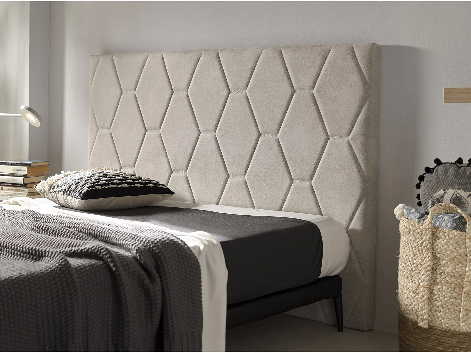Cabecero Ágata para Cama de 135 de Tela Blanco Roto 154x115x8..