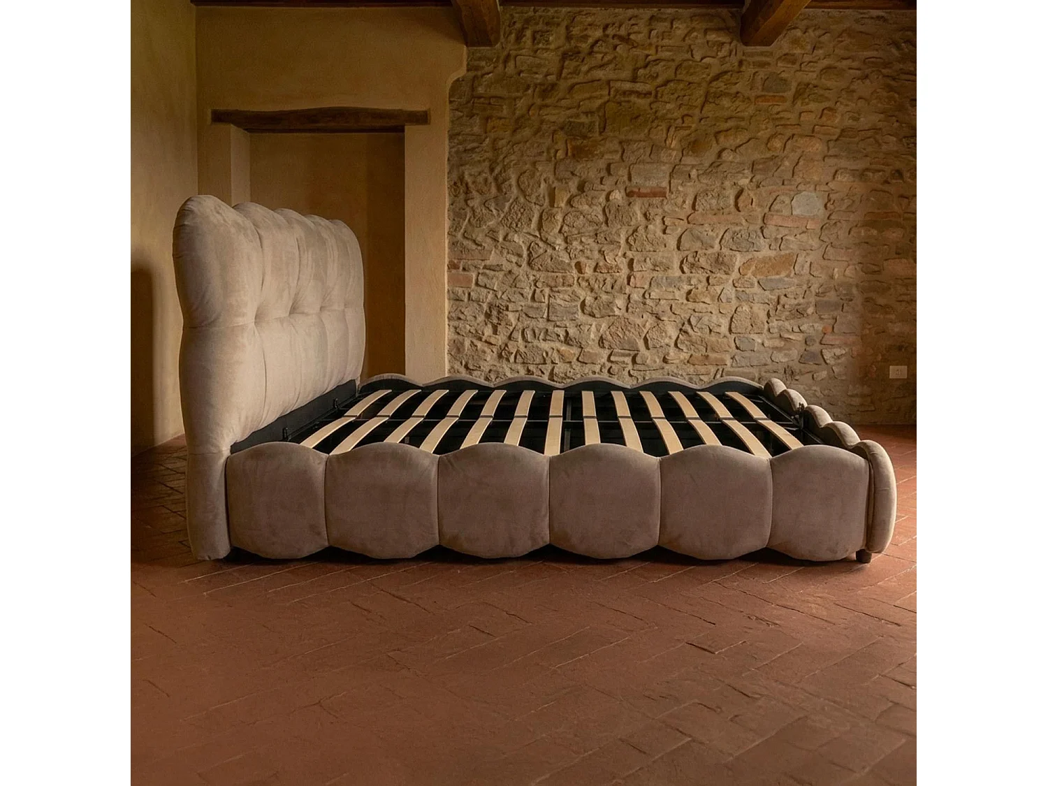 Lit-coffre design boule Bilbola avec sommier relevable 140x200cm Velours Taupe