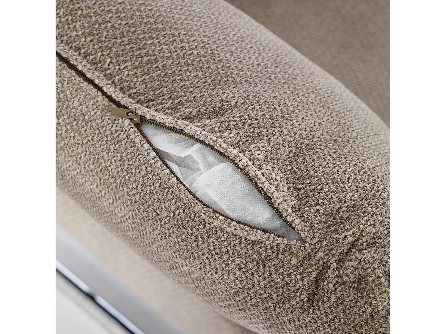 Sillón vintage de tela chenilla con estructura cromada beige