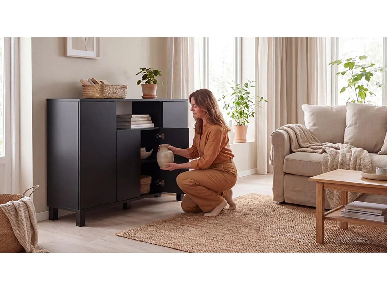 Sort kommode, 120 cm, 4 låger – Moderne tv-møbel til stuen og soveværelset – Designet opbevaringskommode